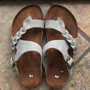 Cute and comfortable grey suede sandals size 7.